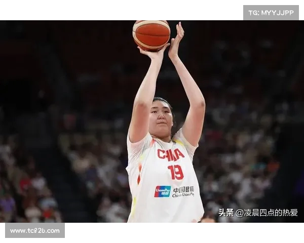 张子宇12秒喝光一瓶水 女篮亚洲杯高强度消耗下的体能挑战 张子宇12秒喝光一瓶水 女篮亚洲杯高强度消耗下的体能挑战